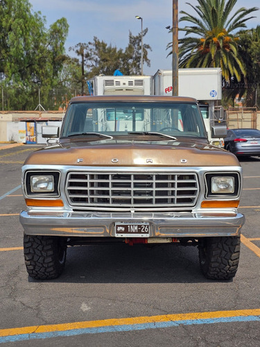Ford F-150 Custom 4x4