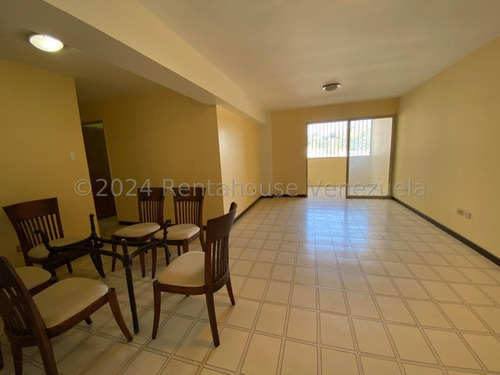 Apartamento Muy Bien Mantenido En Los Naranjos Mls 24-22245