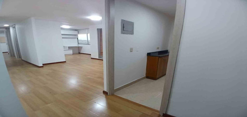 Apartamento En Arriendo Ubicado En El Poblado Sector Aguacatala (23871).