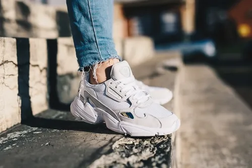 Adidas originals falcon para mujer sale