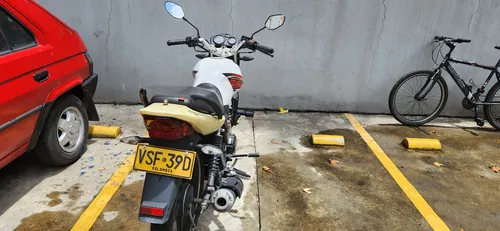 Akt Ne 125. No Tiene Soat Ni Tecno, Pero Esta Lista