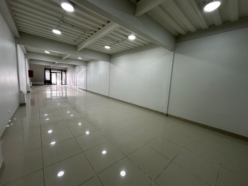 Local 2 Niveles, Manuel Montt 1095, 250m2 4 Baños, Nuevo