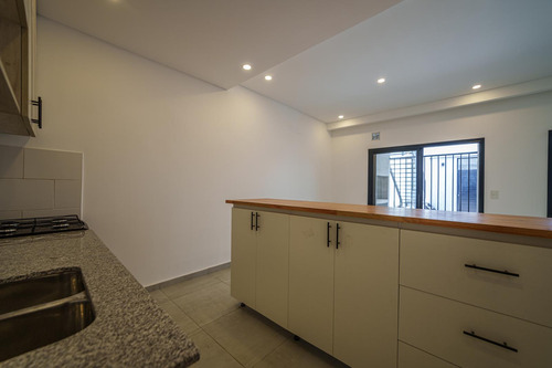 Departamento Tres Ambientes En Planta Baja A La Venta En Lujan