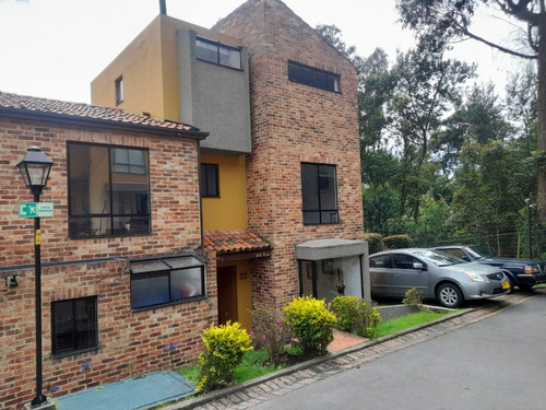 Se Vende Lindísima Casa Tipo Chalet En Delmonte 2 (calle 169 Al Occidente De La Av. Boyacá)