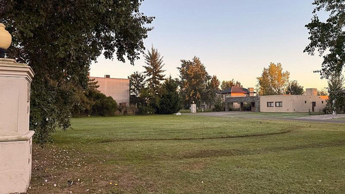 Lote En Esquina De 916 M2 En San Eliseo Golf, Con Escritura. San Vicente.