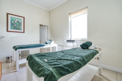 Arriendo, Centro De Salud Con Excelentes Instalaci...