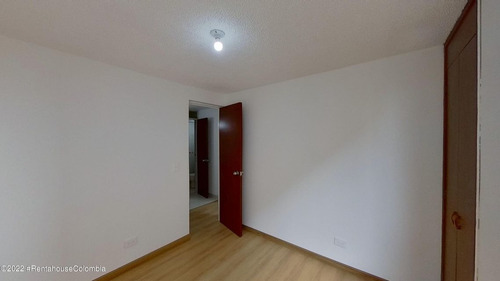 Imagen 12 de 16 de Vendo Apartamento En Primavera(bogota) C.m 23-1249