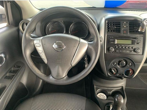Imagem 6 de 8 de Nissan Versa