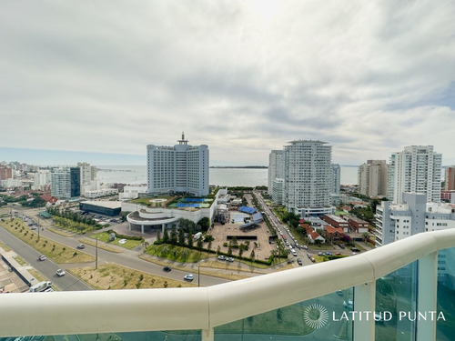 Imagen 3 de 23 de Apartamento En Casino Tower, 2 Dormitorios Y Medio - Punta Del Este Mansa
