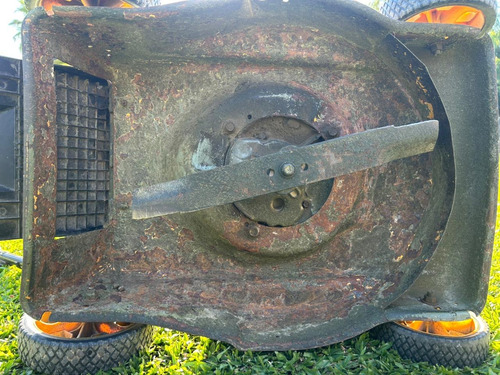 Máquina Cortar Pasto Stark (a Reparar Chasis) Amarillo (Usado)