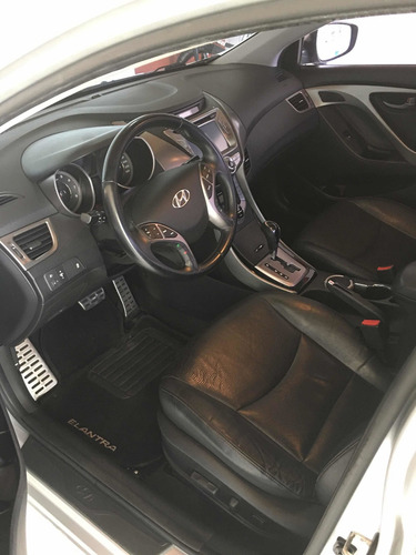 Imagem 5 de 8 de Hyundai Elantra 2013 2.0 16v Gls Flex Aut. 4p