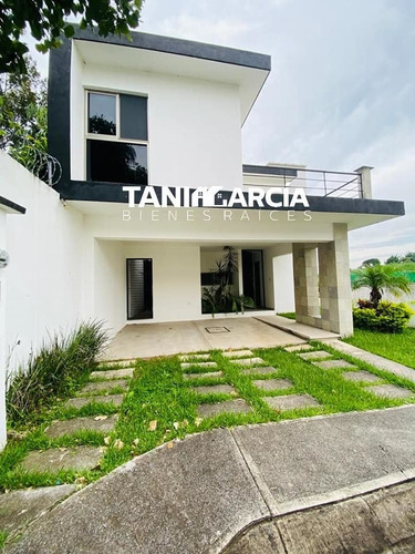 Imagen 2 de 8 de Rento Hermosa Casa En Privado