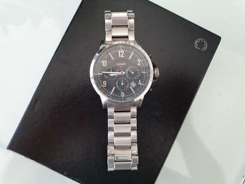 Relógio Dkny Lindo Com Pulseira De Metal