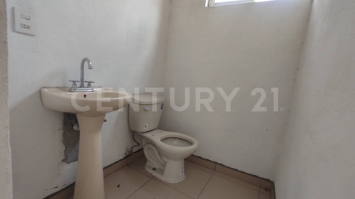 Casa En Venta Con Local Comercial En El Chamizal, Pedro Escobedo, Querétaro.