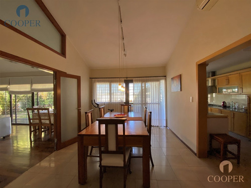 Imagen 5 de 27 de Casa De Categoría En Venta, Villa Cabrera, 4 Dormitorios