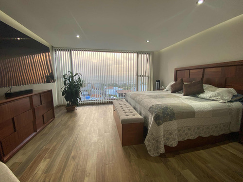 Increíble Residencia De Autor En Vista Real