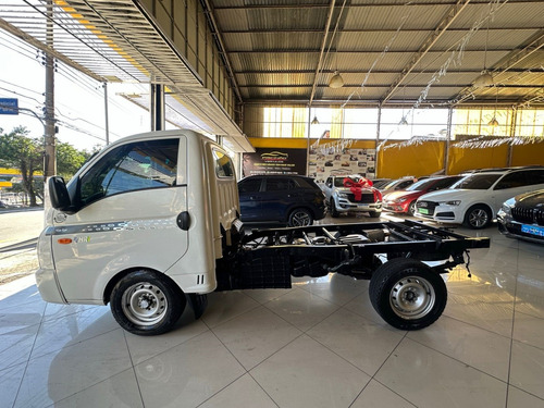 Hyundai HR 2.5 LONGO SEM CAÇAMBA 4X2 16V 130CV TURBO INTERCOOLER DIESEL 2P MANUAL