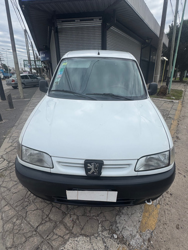 Peugeot Partner 1.4 nafta confort vidriados con asientos ,porton lateral