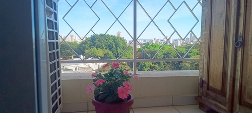 Apartamento De Dois Dormitórios Com Móveis Planejados.