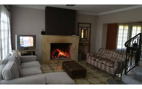 Imagen 9 de 27 de Comoda Casa Quinta De 4 Dormitorios Y 13.000 M2 De Parque Arbolado