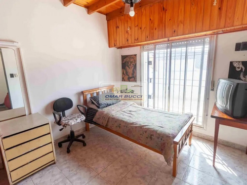 Ph De 4 Ambientes Con Cochera Cubierta Y Patio En Villa Ballester