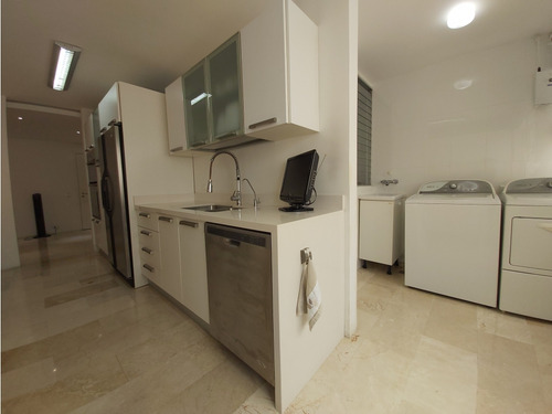 Santa Rosa De Lima. Venta Apartamento 181mt2 3h-est+serv/3b+serv/2e