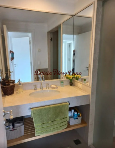 Venta Apartamento 3 Dormitorios En Playa Mansa, Complejo Veramansa