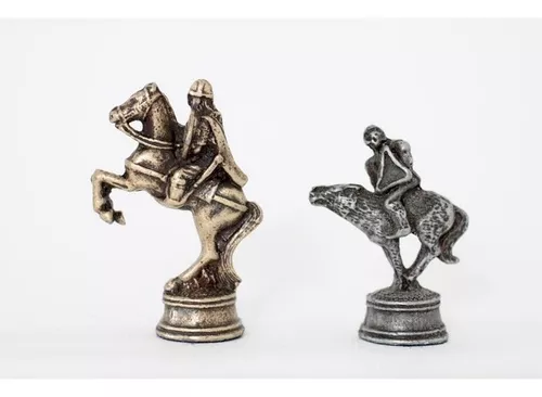Xadrez Medieval Temático 32 Peças Prata Dourada S/ Tabuleiro - R$ 299,99