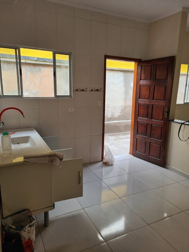 Imagem 2 de 11 de Casa 2 Quartos Barata Em Mongaguá