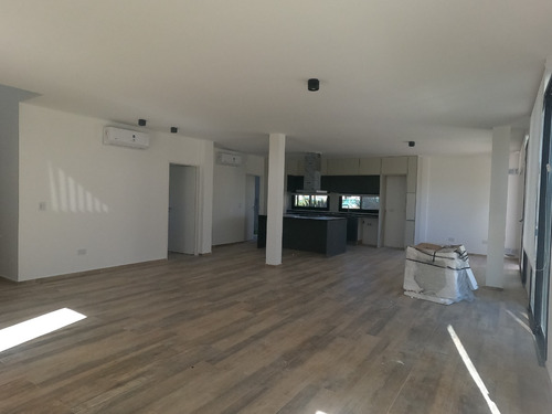 Imagen 2 de 16 de Venta De Casa En Terralagos, Canning