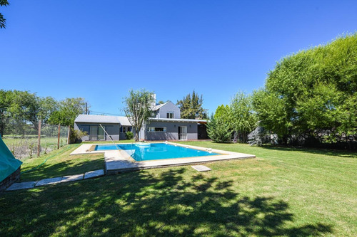 Casa De 3 Dormitorios En Venta Con Pileta - Aldea - San Eduardo