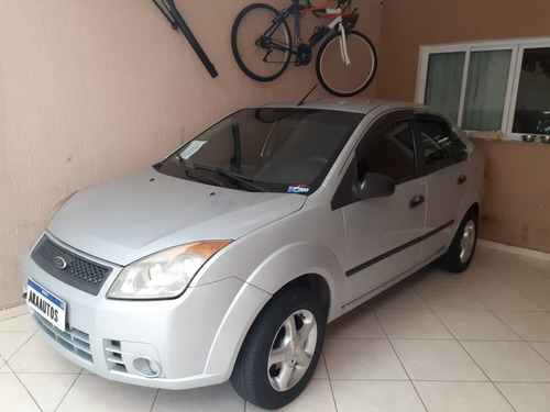 Imagem 1 de 7 de Ford Fiesta Sedan 1.6 Flex