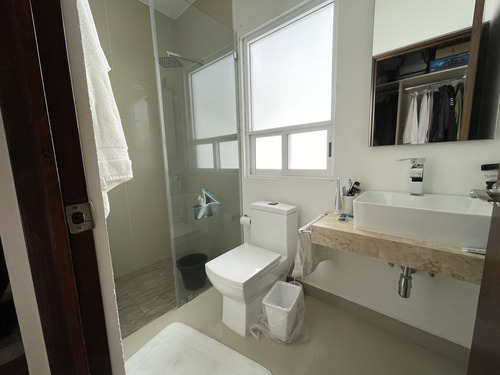 Casa En Venta En Privada Cerca De La Entrada Con Excelente Vista Al Bosque