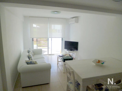 En Venta, Apartamento Ideal De 2 Dormitorios En Suite En La Barra