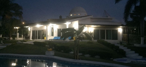 Venta De Casa En Cuernavaca, Col. 3 De Mayo, 2400 Mts