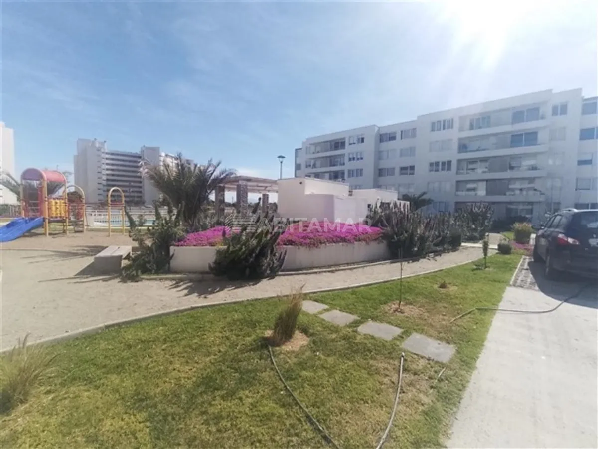 Imagen 3 de 18 de Departamento En Venta De 2 Dorm. En La Serena