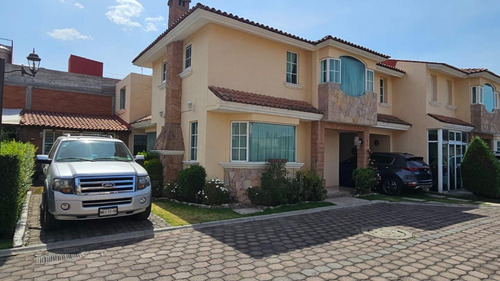 Casa En Venta Metepec Centro Edo. Mex Estilo Mexicano 3 Rec 2.5 Baños 3 Estacionamientos
