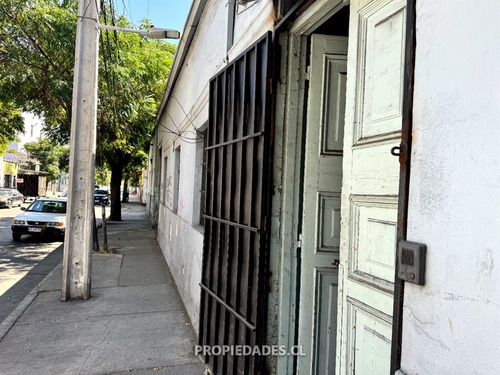 Casa En Venta De 8 Dorm. En Santiago