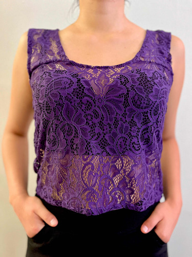 Blusa De Tirantes Gruesos De Encaje Y Color Morada