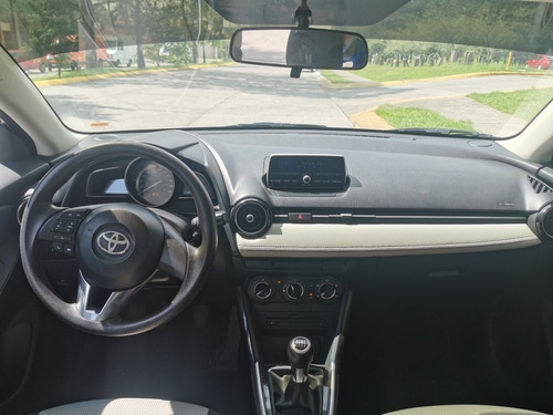 Imagen 10 de 12 de Toyota Yaris 2018 1.5 R Le Mt