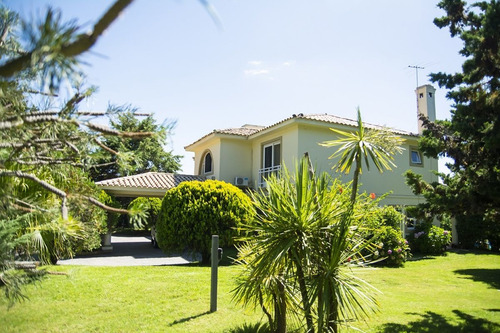 Casa En Venta De 3 Dormitorios En Beverly Hills