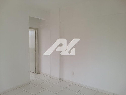 Imagem 2 de 13 de Apartamento À Venda Em Centro - Ap009795