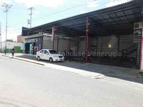   Local Comercial Con  Amplio Terreno Para El Desarrollo De Su Proyecto. En Venta En Barquisimeto. Pleno Centro,   Lara, Venezuela. 250 M² 