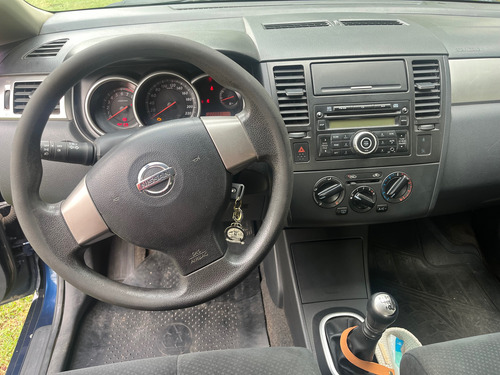 Nissan Tiida 1.8 visia se 4 puertas