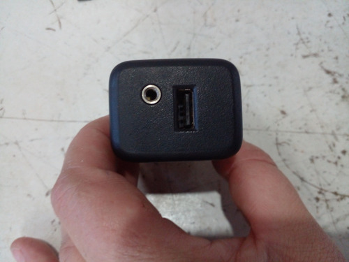 Entrada Usb Gm Tracker 2017 (Usado)