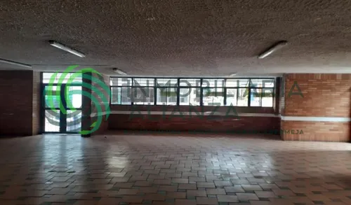 Local En Arriendo En Centro. Cod A676