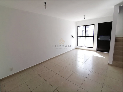 Imagen 10 de 28 de Hurban Renta Casa, Recién Pintada, De Dos Plantas Al Sur En