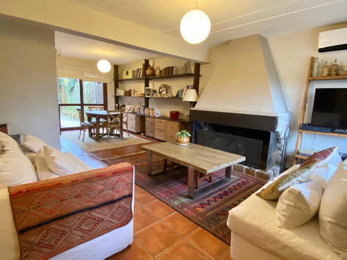 Excelente Casa En Venta En Barra De Carrasco Con Renta