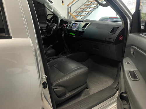 Imagen 8 de 9 de Toyota Hilux 2014 3.0 Cd Srv Cuero Tdi 171cv 4x2