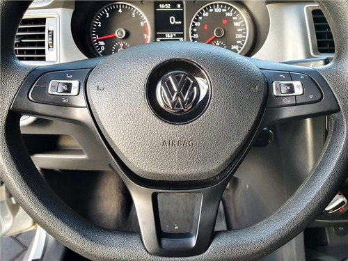 Imagem 13 de 15 de Volkswagen Spacefox 1.6 Msi Trendline 8v Flex 4p Automatizad